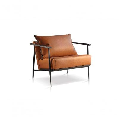 Poltrona Decorativa Aura com Revestimento em Couro Ecológico Caramelo Aura