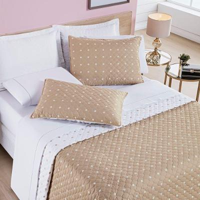 Kit Cobre Leito + Jogo de Cama Petit Poá Casal 100% Poliéster Micro Percal 200 Fios Matelassê Caqui