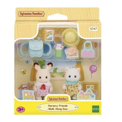 Brinquedo Coleção 5747 Amigos Caminhando Juntos com Acessórios e Roupas Coloridas Epoch