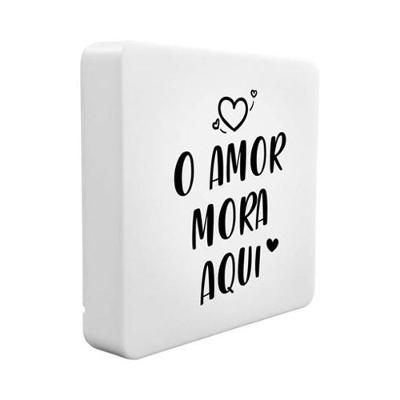 Luminária Box Slim o Amor Mora Aqui com Luz Difusa para Leitura Branco Bivolt