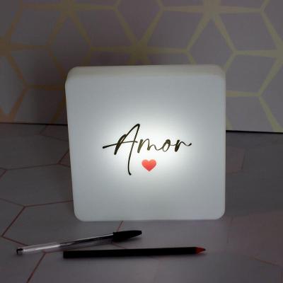 Luminária Box Slim Amor com Luz Difusa e Alimentação USB Bivolt 20CM
