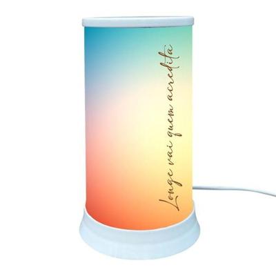 Luminária de Mesa Longe Vai Quem Acredita com Iluminação Difusa Protege a Visão Bivolt Hug 24.5CM