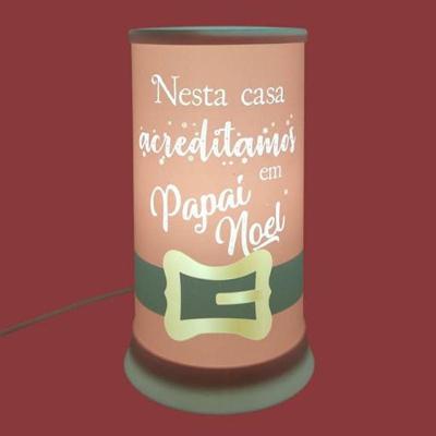 Luminária de Mesa Acreditamos em Papai Noel com Iluminação Difusa Protege a Visão Branca Hug