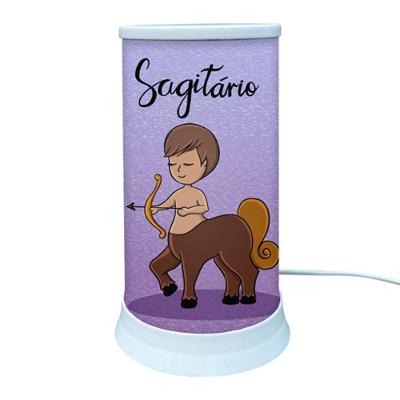 Luminária de Mesa Hug Signo Sagitário Luz Suave Decorativa Design Astrológico Polietileno Bivolt