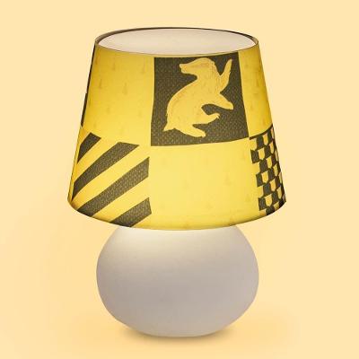 Luminária Abajur de Mesa Lufa-lufa com Design Temático Branco Bivolt