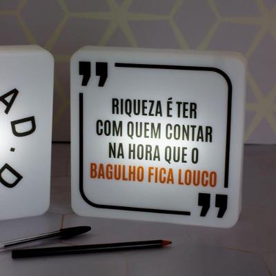 Luminária Slim Box Ter com Quem Contar com LED Bivolt em Polietileno 23CM