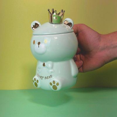 Caneca Porcelana 3D com Tampa e Colher Ursinho Verde para Bebidas 410g