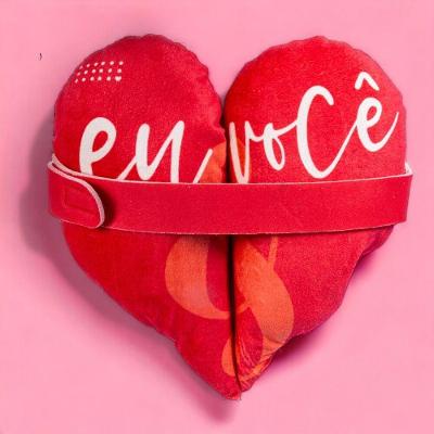 Almofada Abraço 2 Peças com Velcro Eu e Você com Mensagem de Amor e Design Combinado