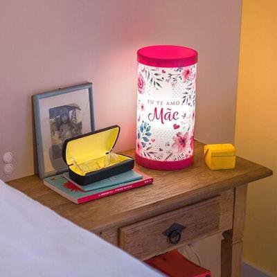 Luminária de Mesa Eu Te Amo Mãe com Design Sofisticado Bivolt Hug 14.5CM
