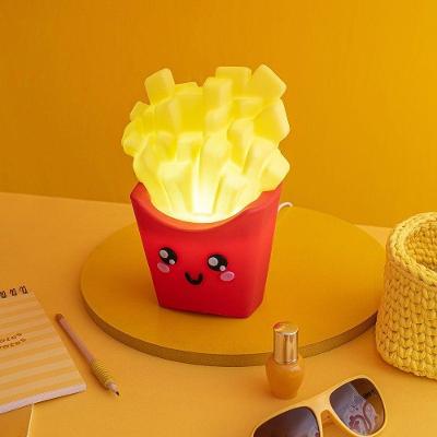 Luminária Batata Frita com Luz Difusa e Design Decorativo Bivolt Vermelho e Amarelo