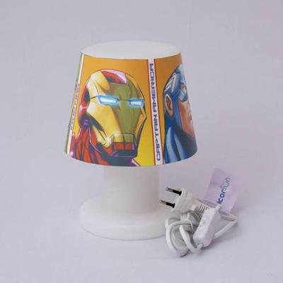 Luminária Abajur de Mesa Super Heróis com Luz Difusa e Capa Removível Bivolt