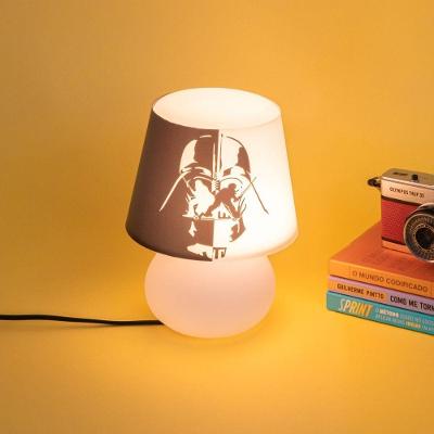 Luminária Abajur de Mesa Darth Vader Black And White Decoração Temática Star Wars Branco 110V-220V