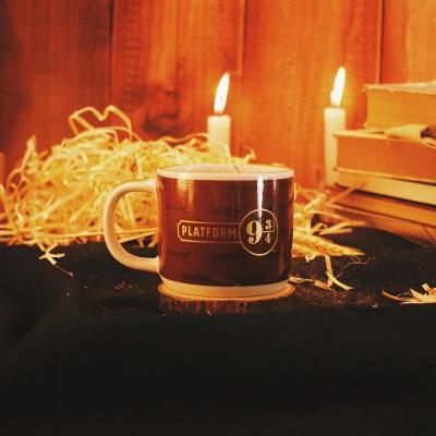 Caneca com Vela Decorativa Plataform 9 3-4 em Porcelana com Vela Artesanal Perfumada Reutilizável