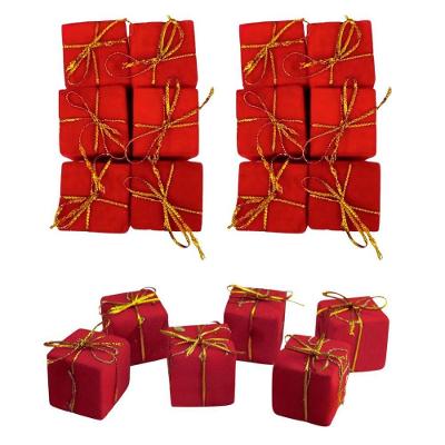 Enfeite Natalino Kit 18 Mini Presentes Decorados Quadrado Vermelho e Dourado Yangzi