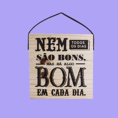 Quadro Frase Motivacional Nem Todos os Dias Quadrado em Madeira com Parafuso Preto