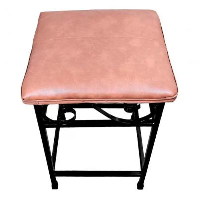 Banquinho Elegance em Ferro Estofado Marrom-claro Minas Fer com Revestimento em Couro Ecológico 33CM