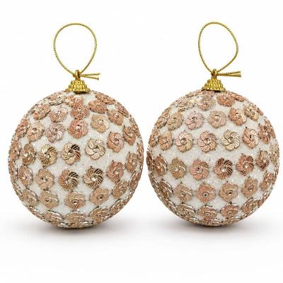 Bola de Natal Revestida com Flores em Relevo e Glitter Centro Branco e Champanhe Florarte 10CM