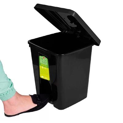 Lixeira com Pedal Lixeira Plus 15L Plástico Abertura por Pedal Praticidade Preto
