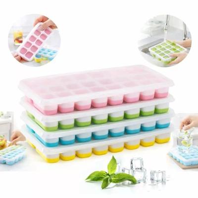 Forma de Gelo Kit 4 com Fundo de Silicone 14 Cubos Cada com Tampa Rígida para Drinks e Alimentos