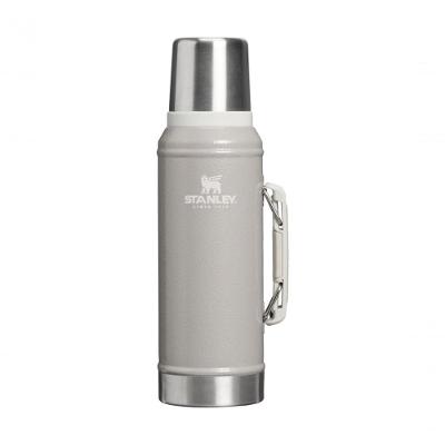 Garrafa Térmica Classic Mantém Quente 28h Aço Inoxidável 18-8 com Tampa Copo Cinza Stanley 954ML