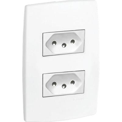 Tomada Dupla Pial Plus 10A para Equipamentos com Pinos 4mm Branca Pial
