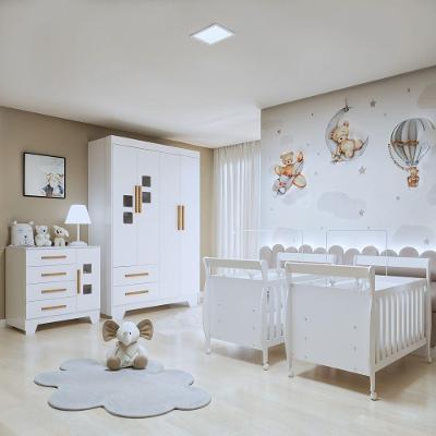 Quarto de Bebê Gael 2 Berços 1 Guarda Roupa 1 Cômoda 4 Portas 6 Gavetas MDF Branco Tigus Móveis