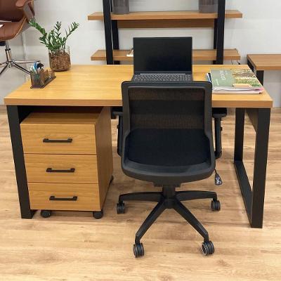 Mesa Escrivaninha Retangular Industrial Moderno 3 Gavetas MDF 135CM Freijó com Preto Fosco Pradel
