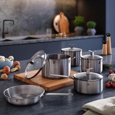 Jogo de Panelas Inox 5 Peças Fundo Triplo Premium com Caçarolas e Frigideira Electrolux