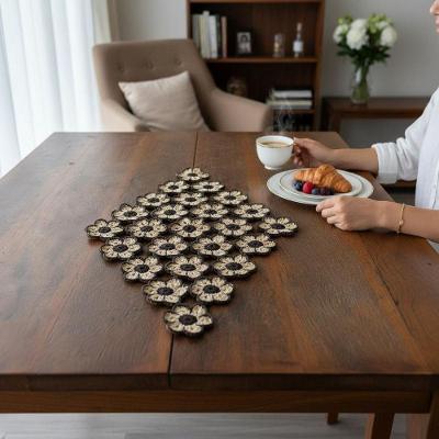 Toalha de Mesa Crochê Artesanal Flores 70x45cm Fio Sintético Marrom
