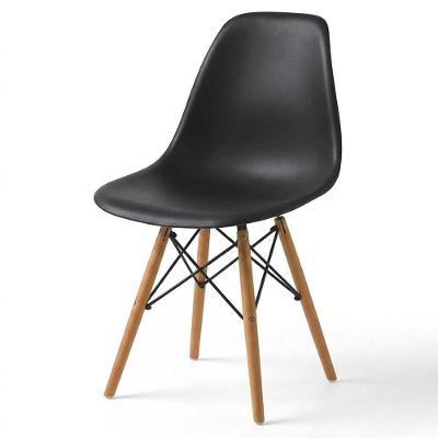 Cadeira de Jantar Charles Eames Eiffel Estrutura em Madeira Plástico PP Preto Sallar Home