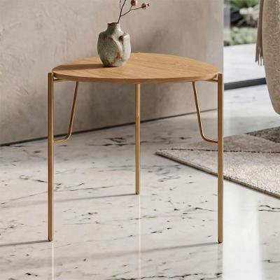 Mesa Lateral Bend Triangular MDF Metal 54CM Louro com Dourado