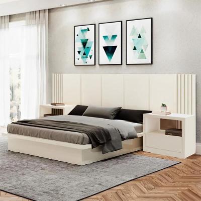 Kit Cabeceira Casal Ripado Painel MDF Off White com 2 Mesas Dalla Costa Móveis
