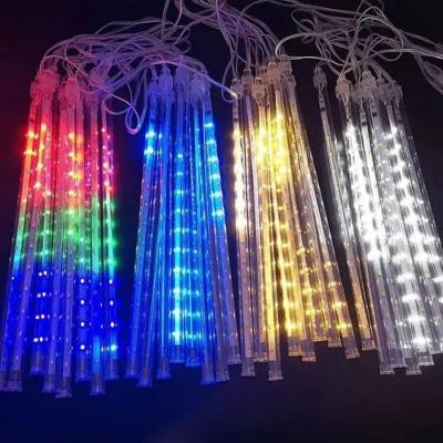 Cascata de LED Meteoro Snowfall Efeito Chuva de Luz Kit 8 Tubos Branco Quente Bivolt OEM