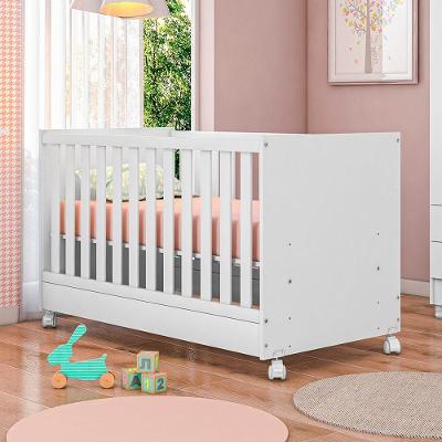 Berço Mini Cama Americano Dois em um Doce Sonho MDF Branco Qmovi com Rodízios