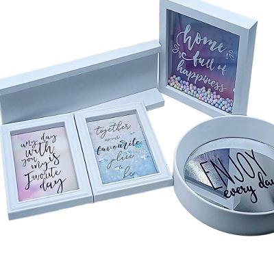 Kit Decoração de Parede 5 Peças Prateleira Espelho Quadro Plástico Fixação Parafuso Moderno Sala
