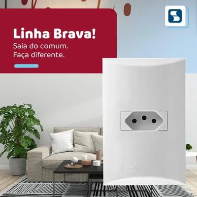 Conjunto com Placa 4x2 e 1 Tomada 20A Brava para Instalações Elétricas Soprano