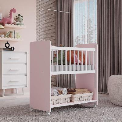 Mini Berço Móvel Outside Grade com Rodízios Branco Rosa Moblis Móveis