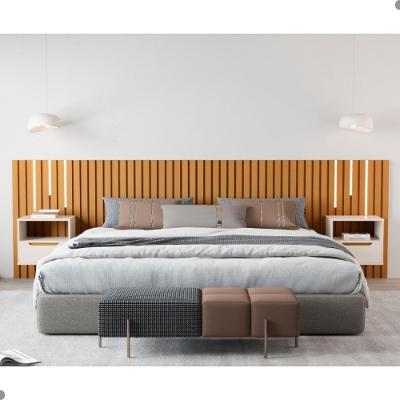 Cabeceira Painel Bruma Nobre Casal King MDF MDP Ripada com Mesas Nature com LED Bechara Móveis