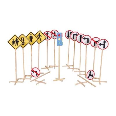 Kit Educativo 212sc de Trânsito com 14 Placas e 1 Semáforo Simples Amarelo Sonho de Criança