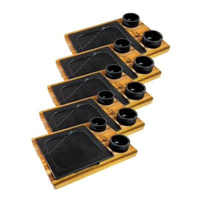 Kit Prato com Molheiras e Suporte 147X5INDSJ Pedra Sabão Antiaderente Ideal para Grelhar Amadeirado