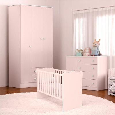 Conjunto Infantil Aurora 4 Portas 4 Gavetas MDP 93CM Rosa Acetinado Qmovi Berço Cômoda Guarda Roupa
