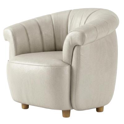 Poltrona Decorativa Alce com Pés Torneados Courino Bege Milani Movelaria