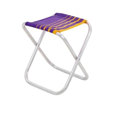 Banqueta de Praia Fiji Assento em Polietileno Base Dobrável sem Encosto Não Ajustável Roxo e Amarelo