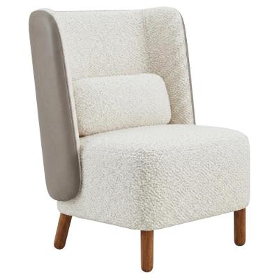 Poltrona Decorativa Verso com Pés Torneados Bouclé e Courino Confortável Bege Milani Movelaria