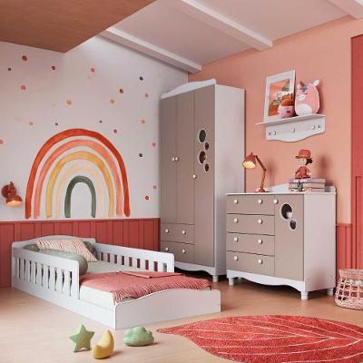 Quarto Infantil com Cama Montessoriana Guarda Roupa 3 Portas Cômoda 4 Gavetas Branco com Cinnamon