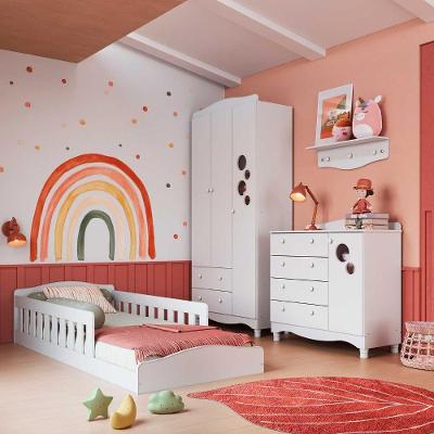 Quarto Infantil com Cama Montessoriana Guarda Roupa Cômoda Prateleira 3 Portas 4 Gavetas MDP Branco