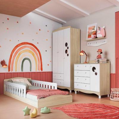 Quarto Infantil com Cama Montessoriana Guarda Roupa 3 Portas Cômoda 4 Gavetas MDP Carvalho Araguaia