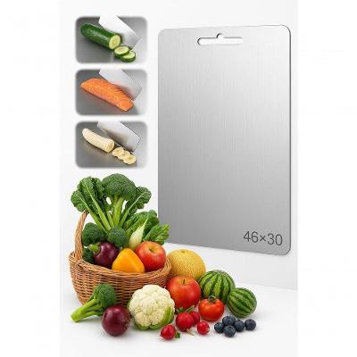 Tábua de Corte de Titânio para Cozinha com Afiador Canaletas e Base Antiderrapante Aço Inox e PP