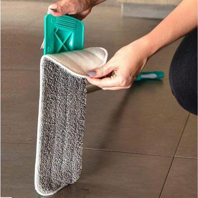Mop Spray Fit com Tecido de Microfibra Cabo Articulado 400ML para Pisos Cinza e Verde Bettanin