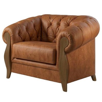 Poltrona Milano Decorativa Capitone Courino Bege com Pés de Madeira Milani Movelaria